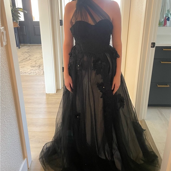 Prom Dress - Picture 1 of 4